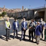 El delegado del Gobierno de España en Castilla y León, Javier Izquierdo, visita las obras del Puente de Tordesillas