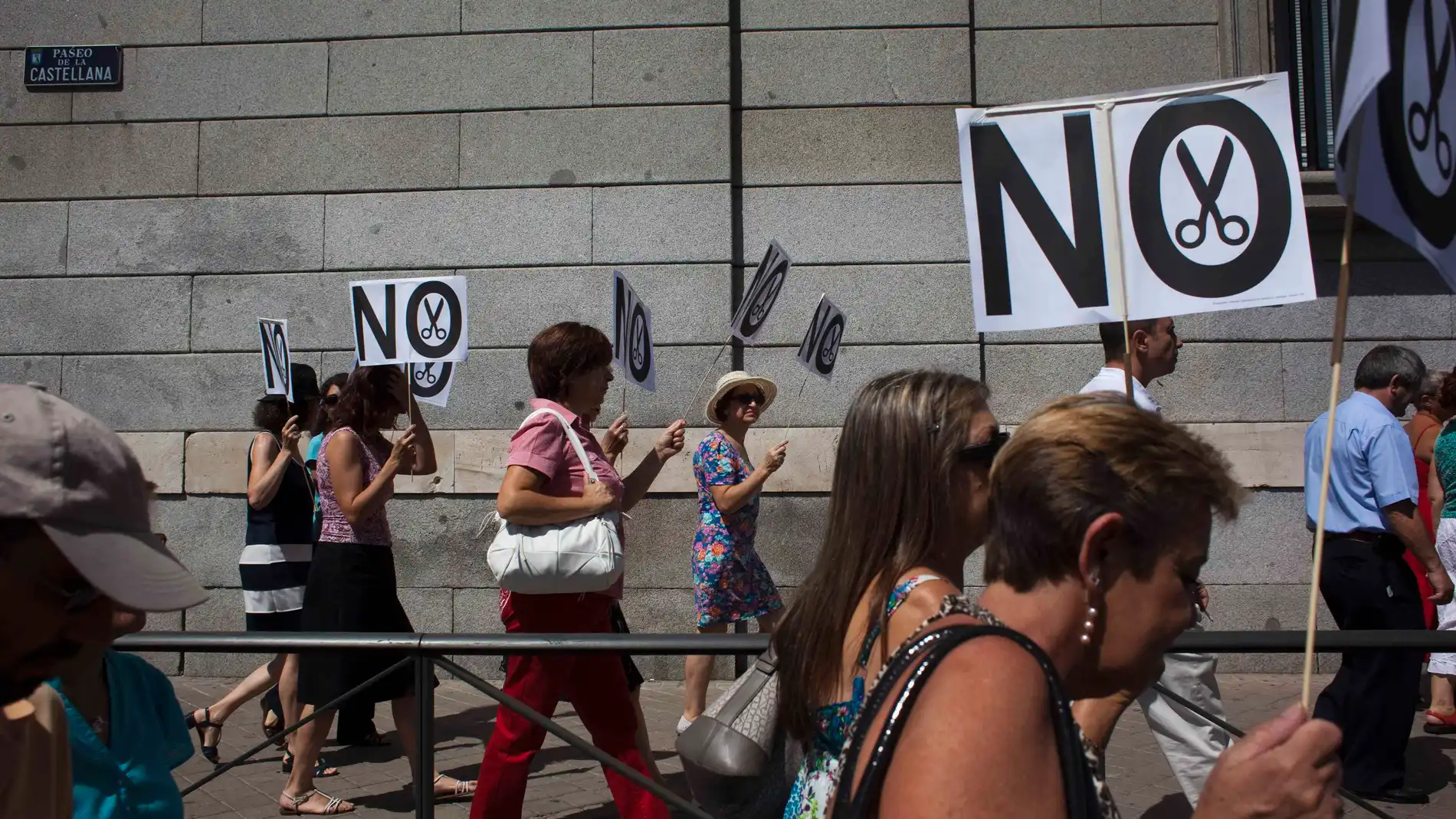 Una de las últimas manifestaciones de funcionarios contra los recortes en sus nóminas en Madrid.