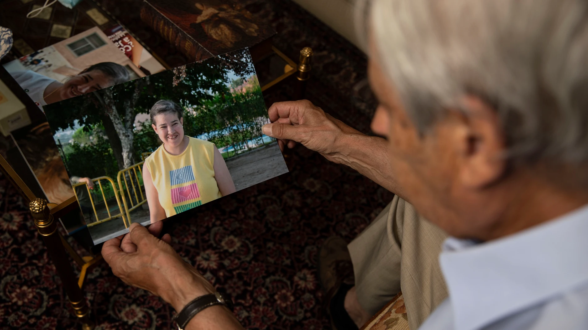 Antonio Fernández-Martos muestra una fotografía de su hija María Paz: «Es difícil encontrar una en la que no tenga una maravillosa sonrisa»