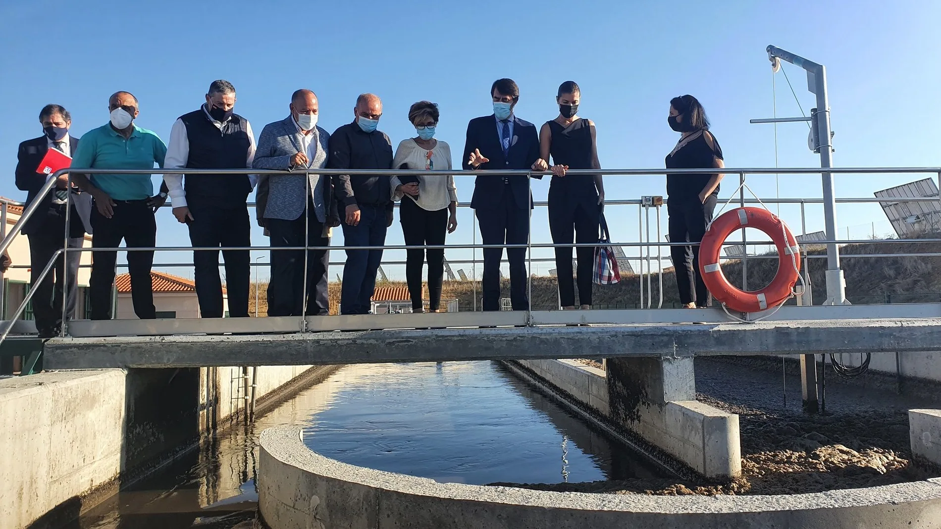 El consejero de Fomento y Medio Ambiente, Juan Carlos Suárez-Quiñones, visita la estación depuradora de Moraleja del Vino (Zamora)