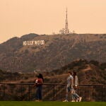 Vista panorámica de la colina donde se instala el icónico letrero "Hollywood Sign"