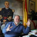 El presidente de la Fundación Franco, Juan Chicharro, en su despacho de la sede madrileña de la entidad, donde se guarda el archivo del «Caudillo»