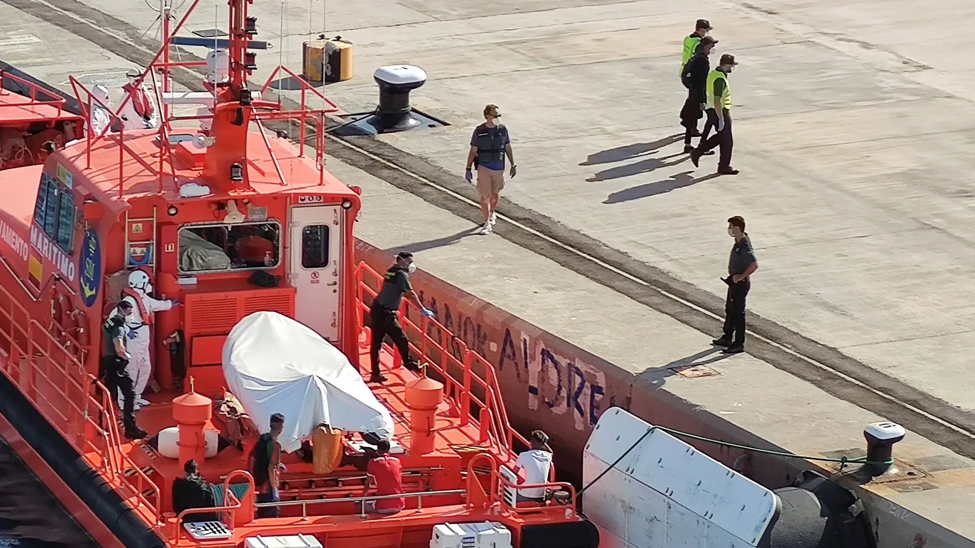 Interceptados 15 migrantes llegados en patera a Conejera desde Argelia