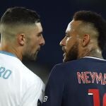 Álvaro González y Neymar discuten durante el PSG-Marsella.