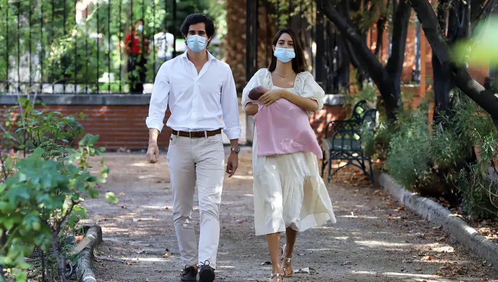 Fernando Fitz-James Stuart y Sofía Palazuelo presentan a su hija Rosario, en el hospital Nuestra Señora del Rosario (Madrid) a 13 de septiembre de 2020.DUQUE DE ALBA;BEBE;HOSPITALRaúl Terrel / Europa Press13/09/2020