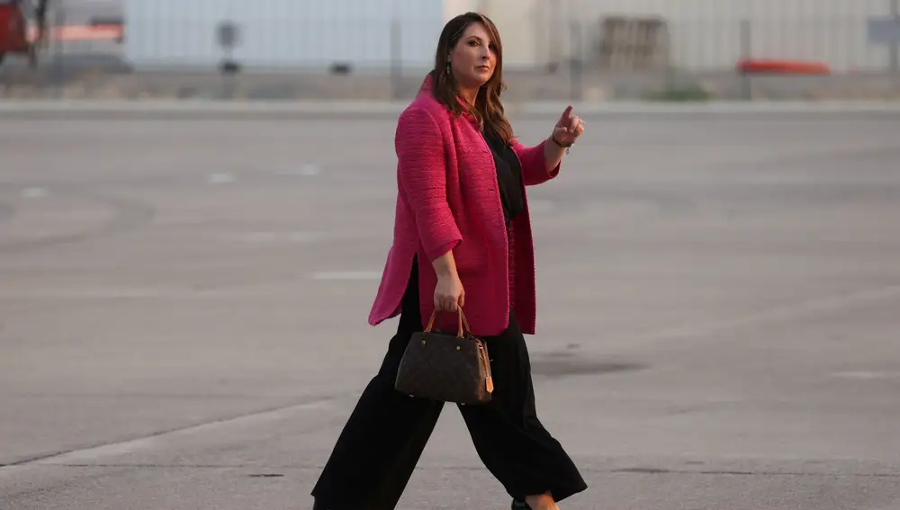 La presidenta del Comité Nacional Republicano, Ronna McDaniel, llega junto a Trump a un acto de campaña en Nevada, hace dos semanas