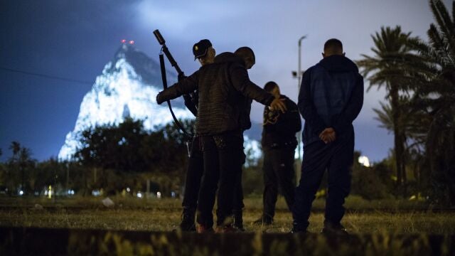 REPORTAJE EN ALGECIRAS LA LINEA SOBRE EL NARCOTRÁFICO Y LA VIOLENCIA DE LOS NARCOTRAFICANTES.