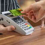 Unicaja Banco incentiva el uso de tarjetas de crédito y débito