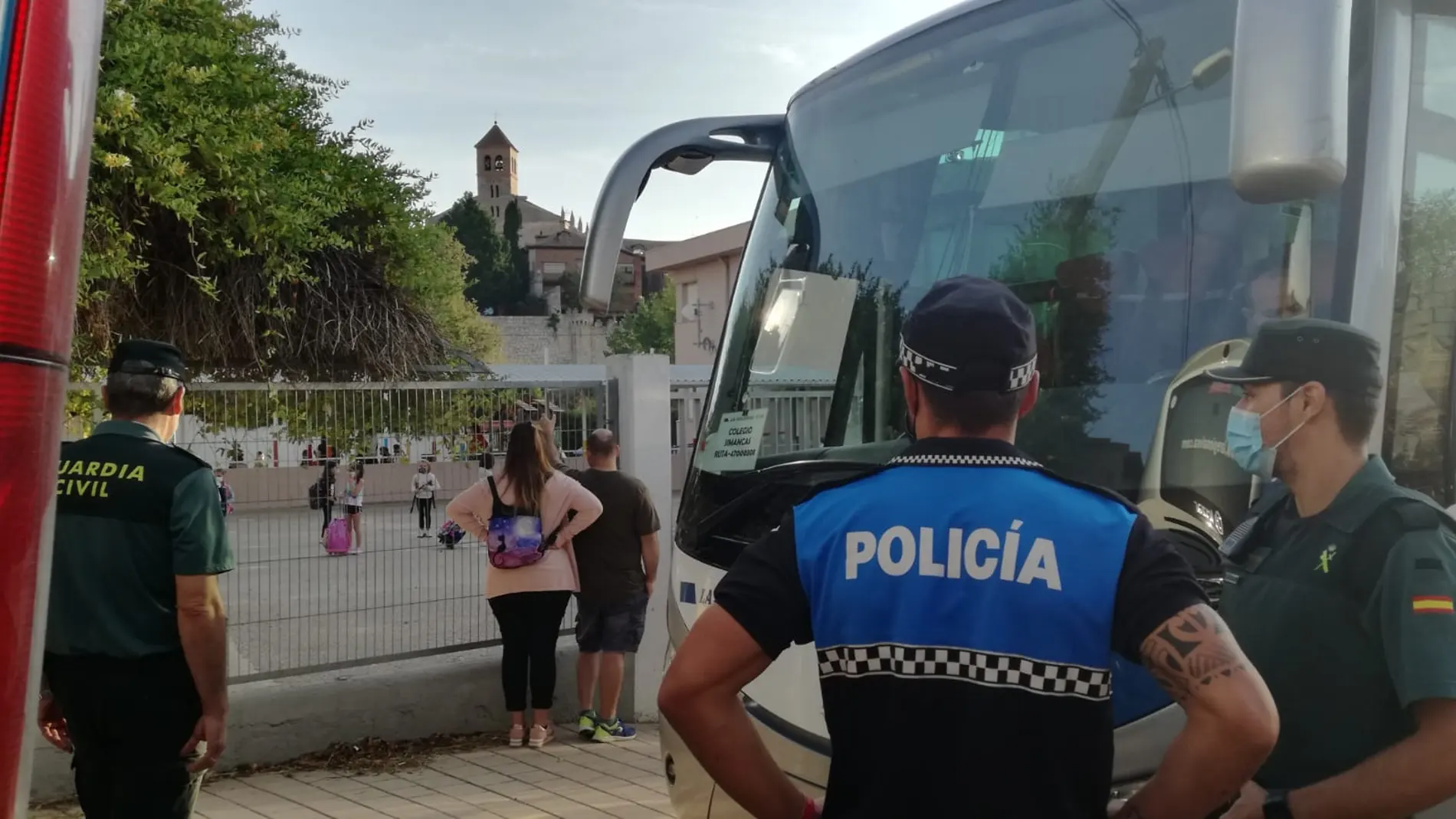 Vigilancia de Policía y Guardia Civil a las puertas de centros educativos de la Comunidad