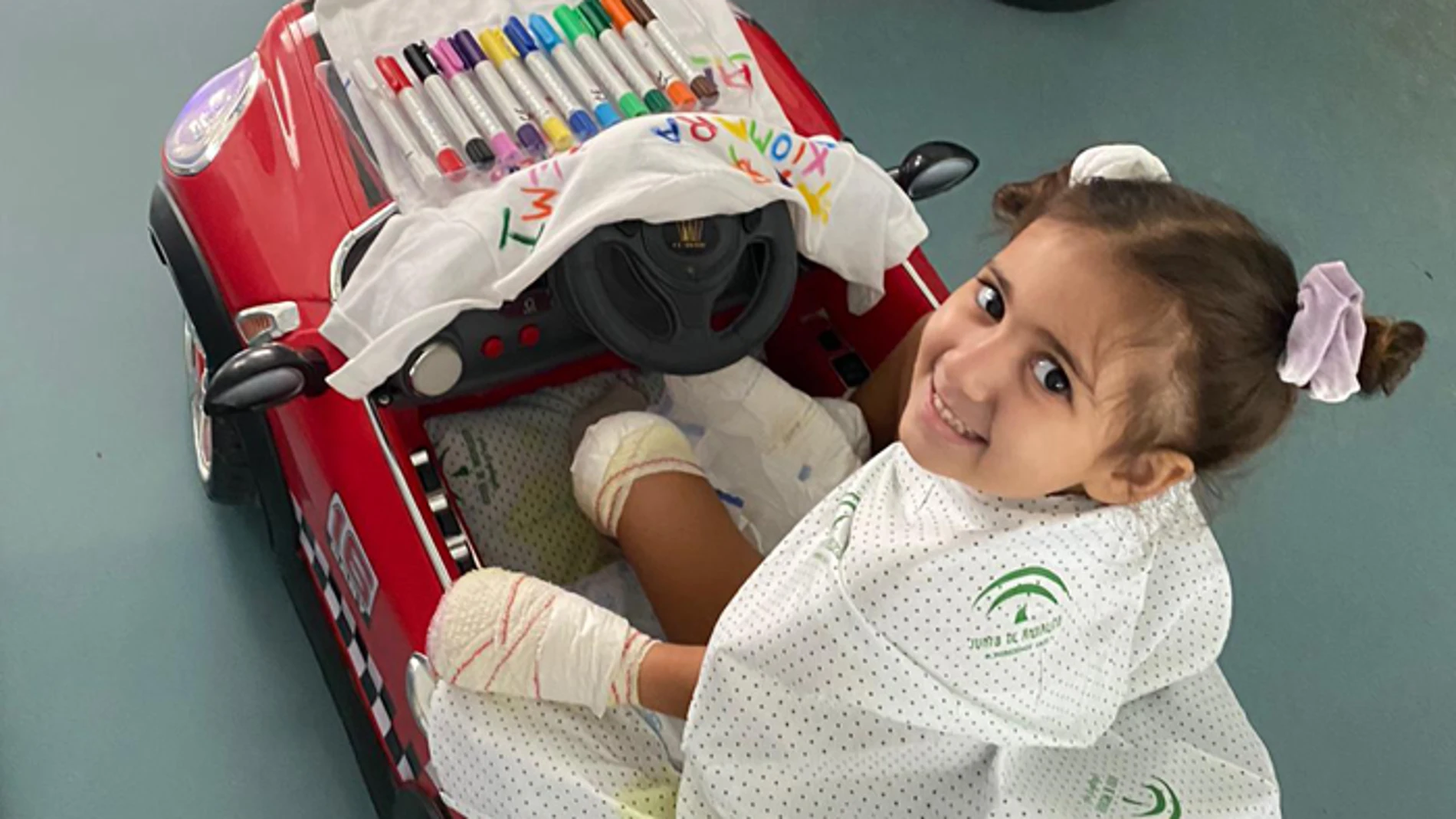 Carlota, en el Hospital Materno Infantil de Málaga. Foto: Facebook