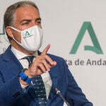 El consejero de la Presidencia, Administración Pública e Interior y portavoz del Gobierno, Elías Bendodo, ayer durante una rueda de prensa