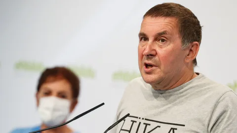 El coordinador general de EH Bildu, Arnaldo Otegi, con la portavoz de esta formación en el Congreso, Mertxe Aizpurua