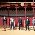 El consejero de Cultura y Turismo, Javier Ortega, presenta en la plaza de toros de Zamora el circuito de novilladas