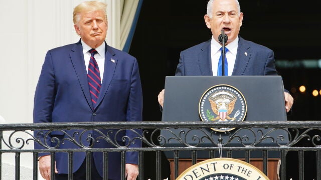 Benjamín Netanyahu, junto a Donald Trump, da un discurso en la Casa Blanca tras la firma de los Acuerdos de Abraham