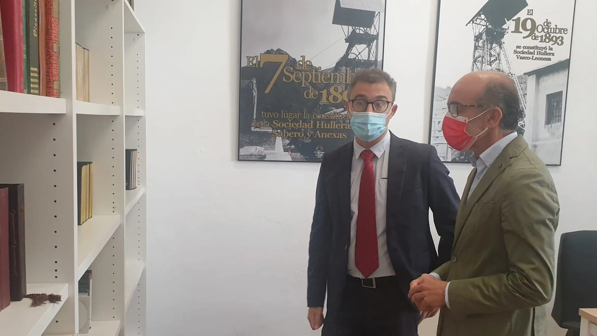 El consejero de Cultura y Turismo, Javier Ortega, durante su visita al Museo de la Siderurgia y la Minería de Castilla y León