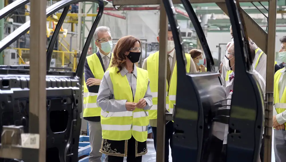 La consejera de Empleo e Industria, Ana Carlota Amigo, visita la planta de Nissan en Ávila