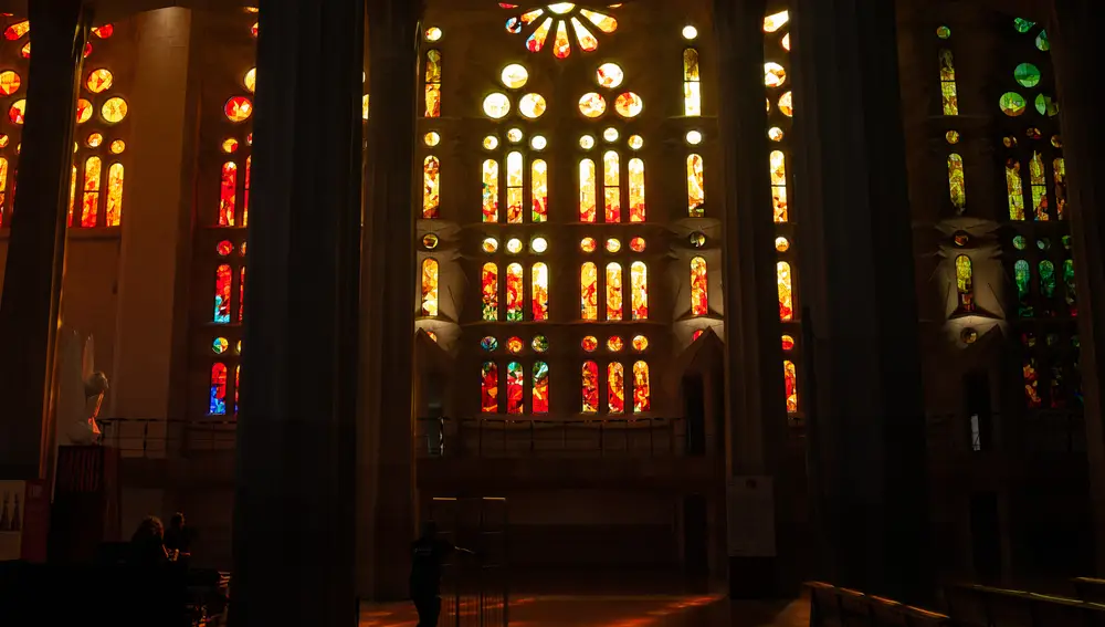 La luz que entra al interior de la Sagrada Familia.