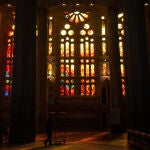 La luz que entra al interior de la Sagrada Familia.