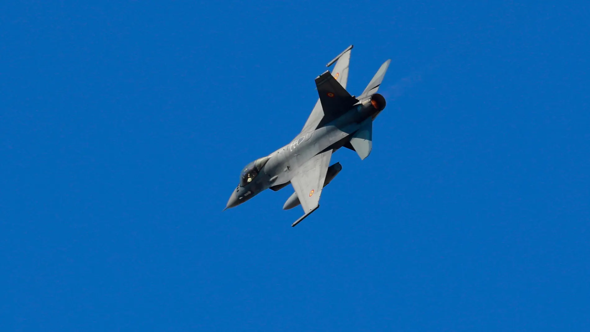 Un F16 en una foto de archivo