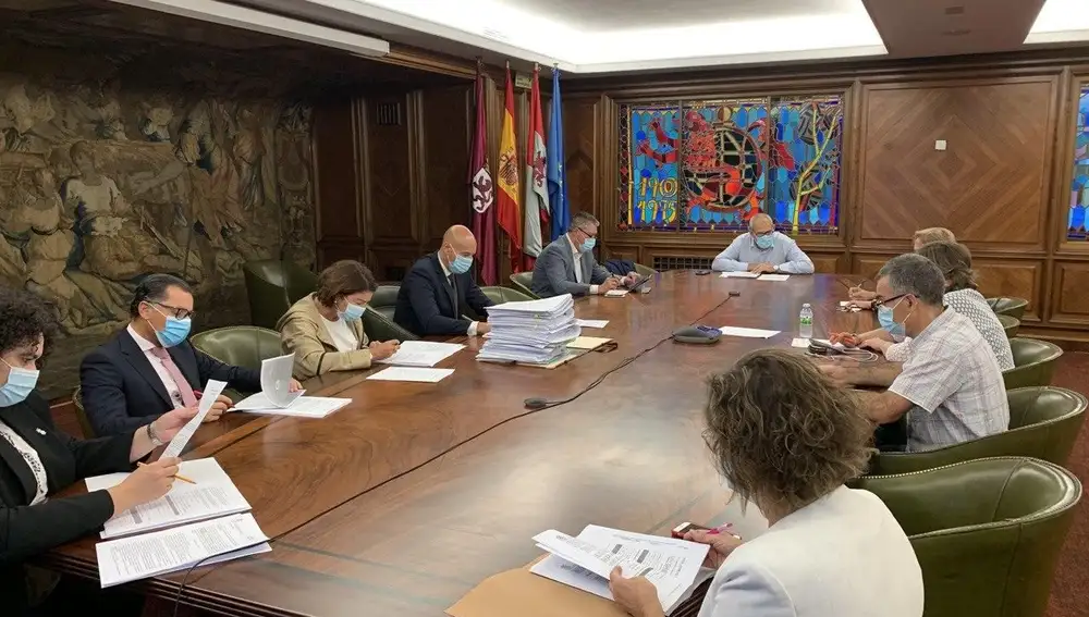 Junta de Gobierno en el Ayuntamiento de León presidida por el alcalde José Antonio Díez