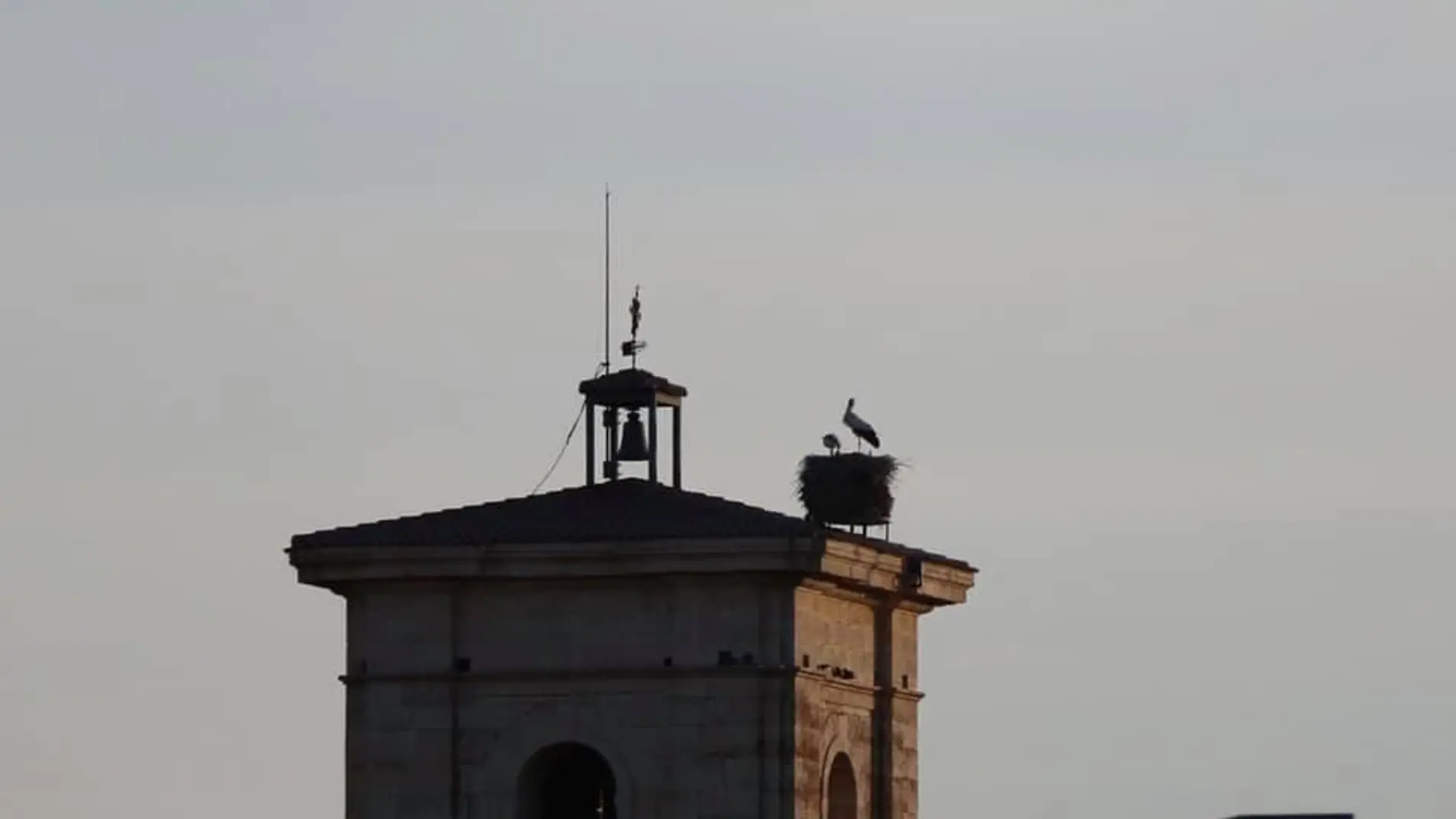 Campanario de la iglesia de San Juan Bautista de Pesquera de Duero