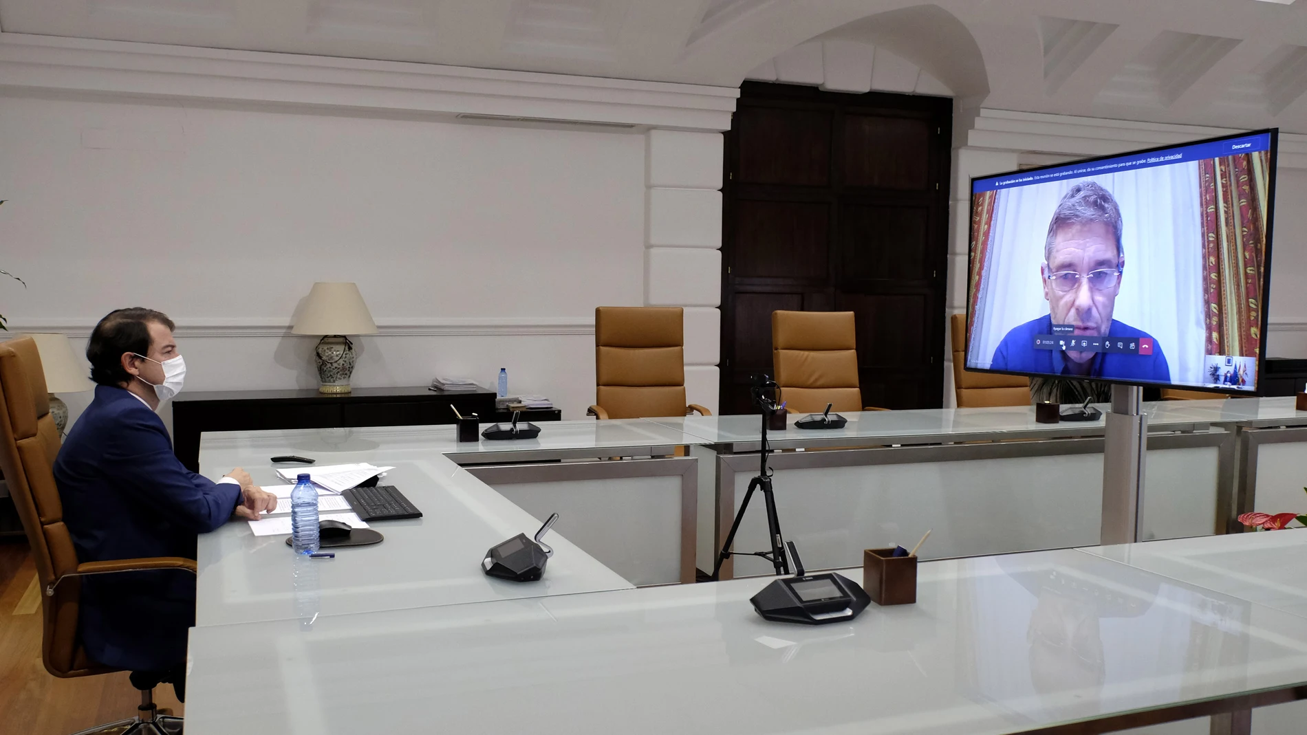 El presidente de Castilla y León, Alfonso Fernández Mañueco, preside la reunión con los expertos