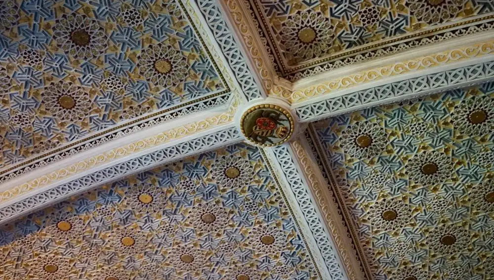 Detalle de uno de los techos interiores del palacio.