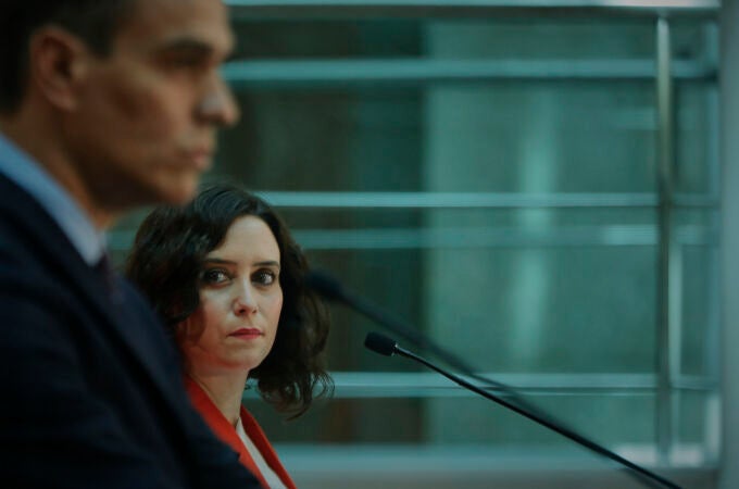 El presidente del Gobierno, Pedro Sánchez, y la presidenta de la Comunidad de Madrid, Isabel Díaz Ayuso