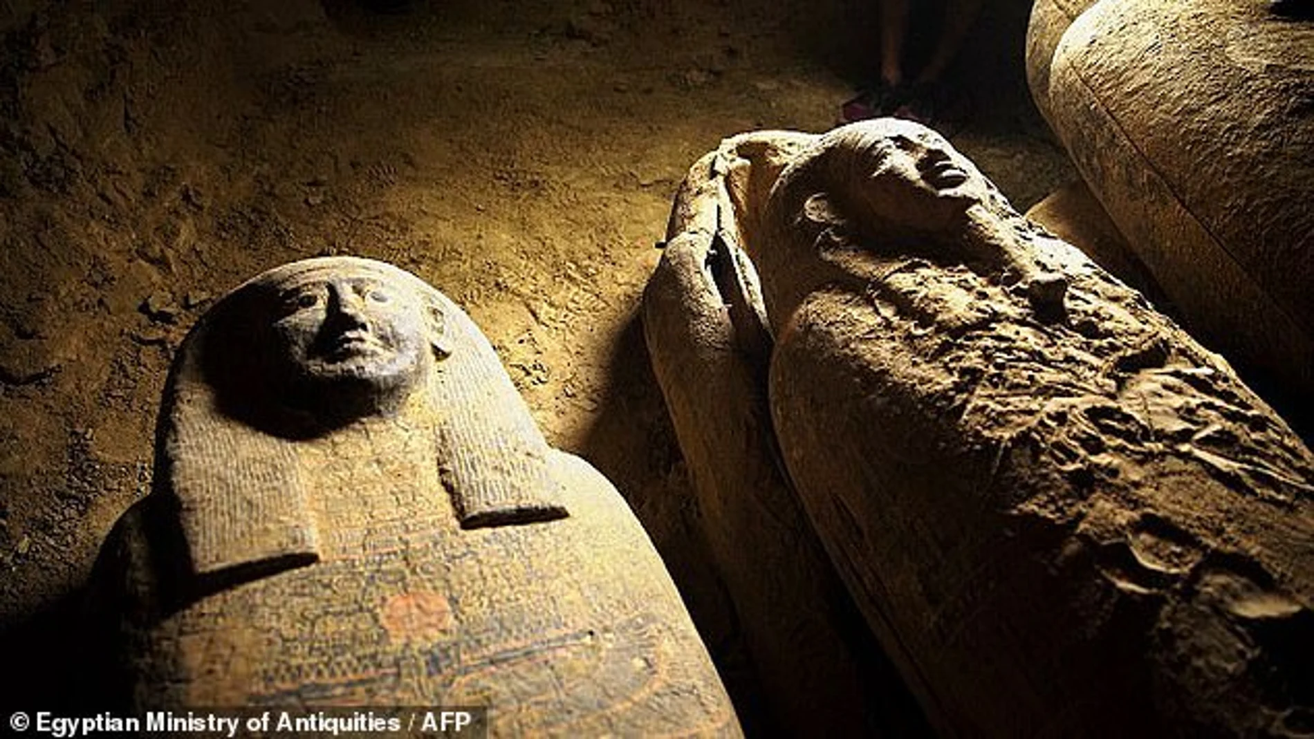 Sarcófagos hallados en Egipto tras ser enterrados hace 2.500 años
