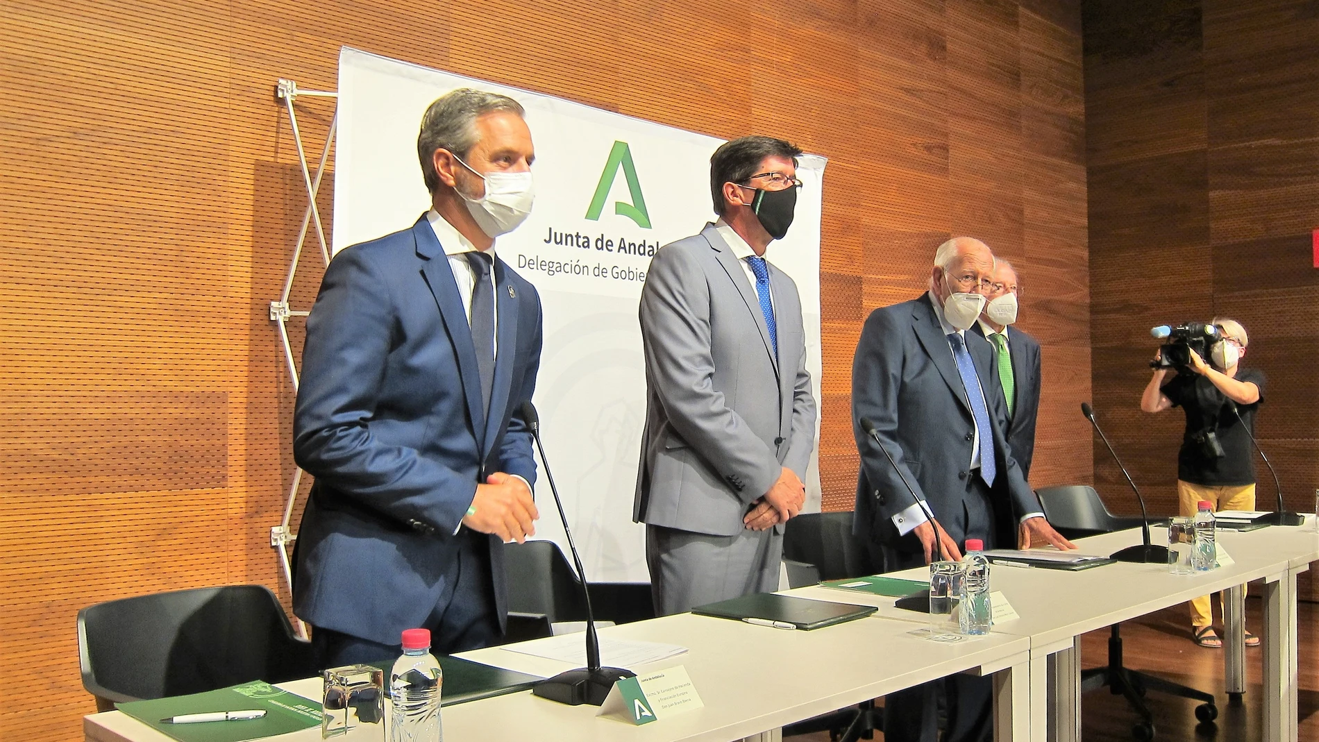 Firma del acuerdo entre la Junta y la Caja Rural de Jaén