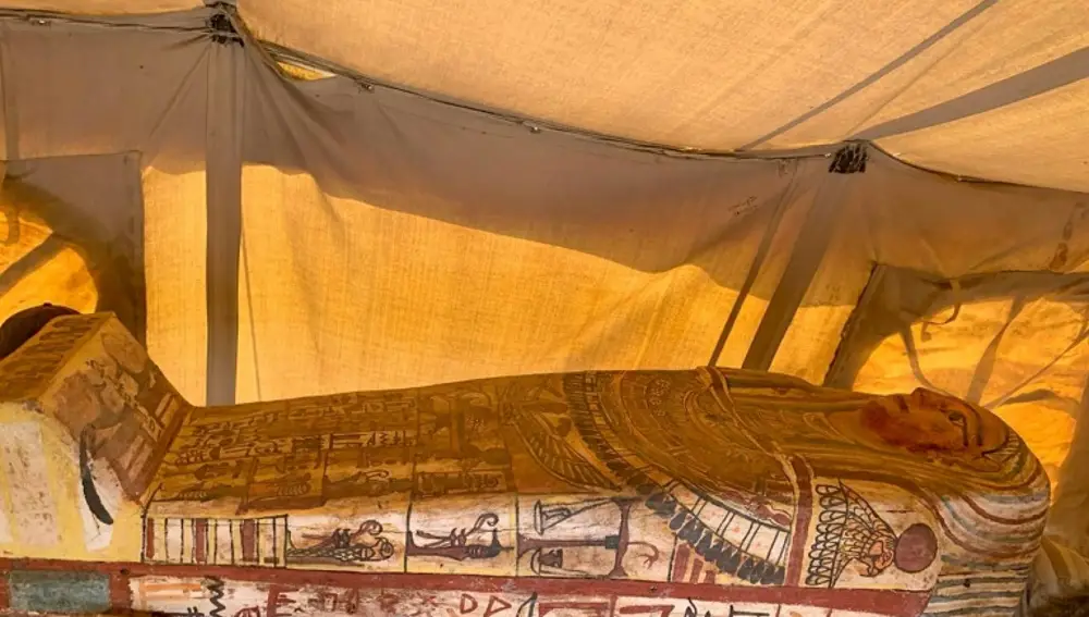 Sarcófago hallado en Egipto tras ser enterrado hace 2.500 años