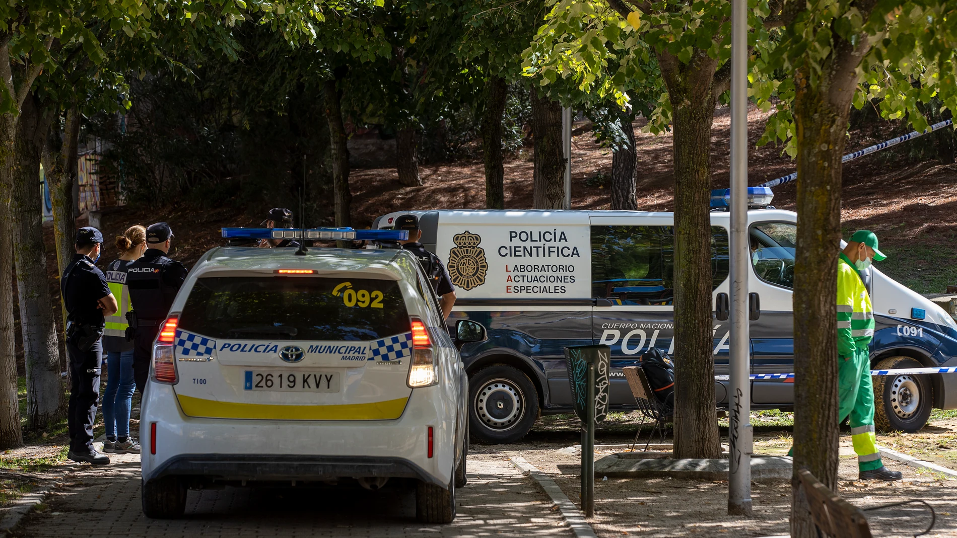 Una mujer es encontrada muerta detrás de unos matorrales en el madrileño barrio de Valdezarza