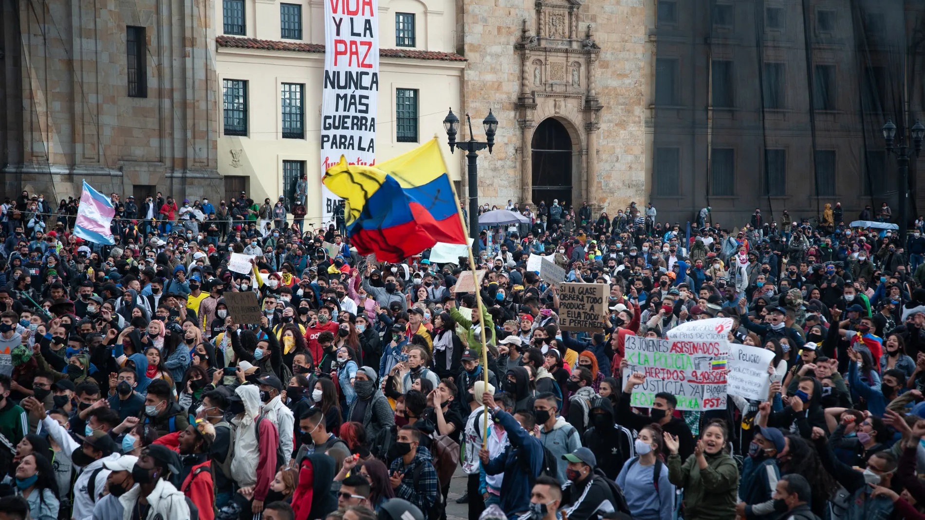 21 September 2020, Colombia, Bogota: People take part in a protest which is a part of nationwide demonstrations against police brutality, massacres and labour policies. Photo: Chepa Beltran/VW Pics via ZUMA Wire/dpa21/09/2020 ONLY FOR USE IN SPAIN