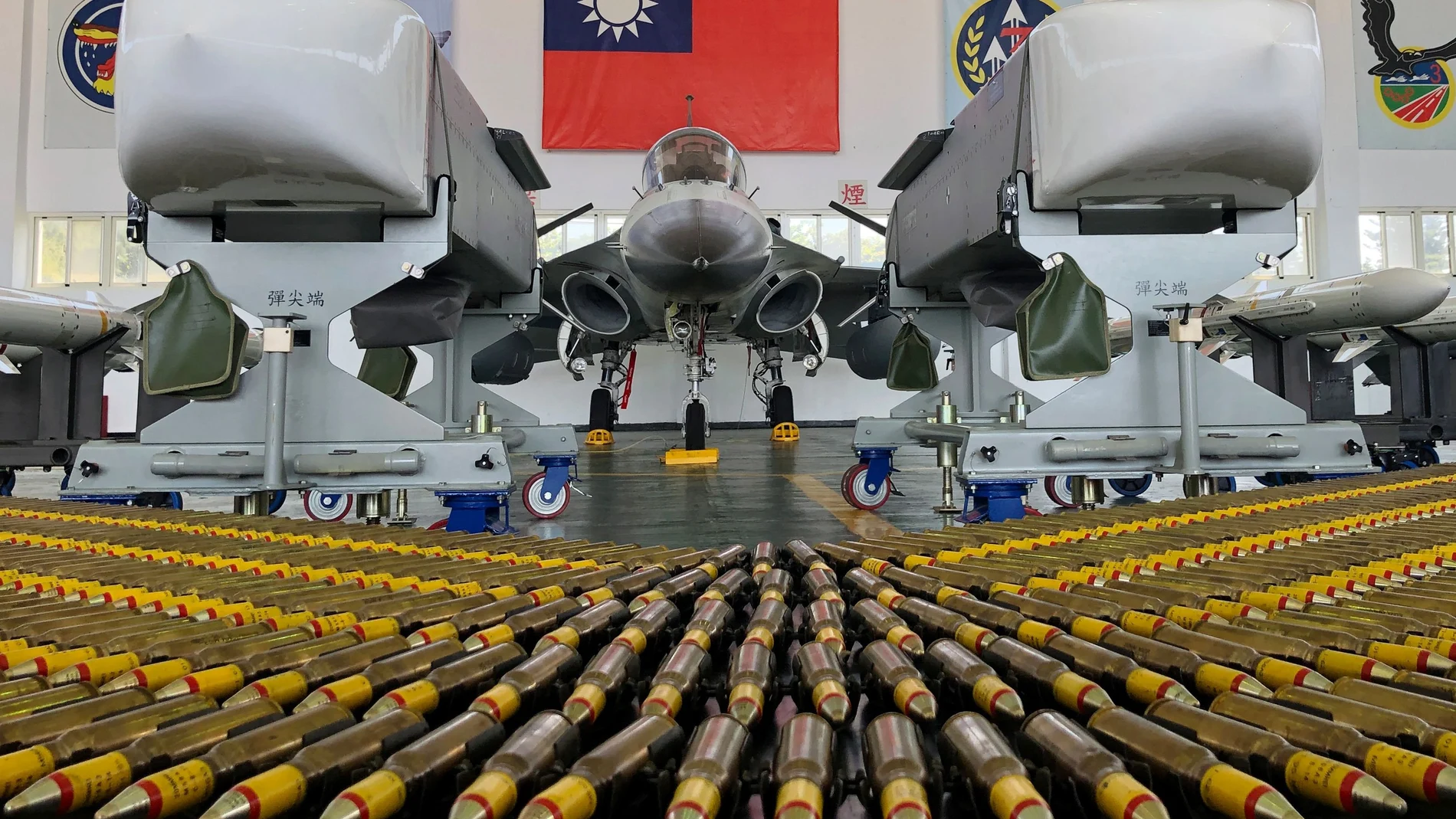 El arsenal del Taiwán ante una posible guerra con China: submarinos, cazas  y modernos helicópteros