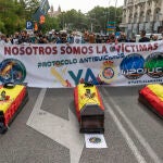 Miembros de Jusapol se concentran frente al Congreso de los Diputados para reclamar mejorar salariales y de protocolos de actuación frente a los suicidios del gremio policial