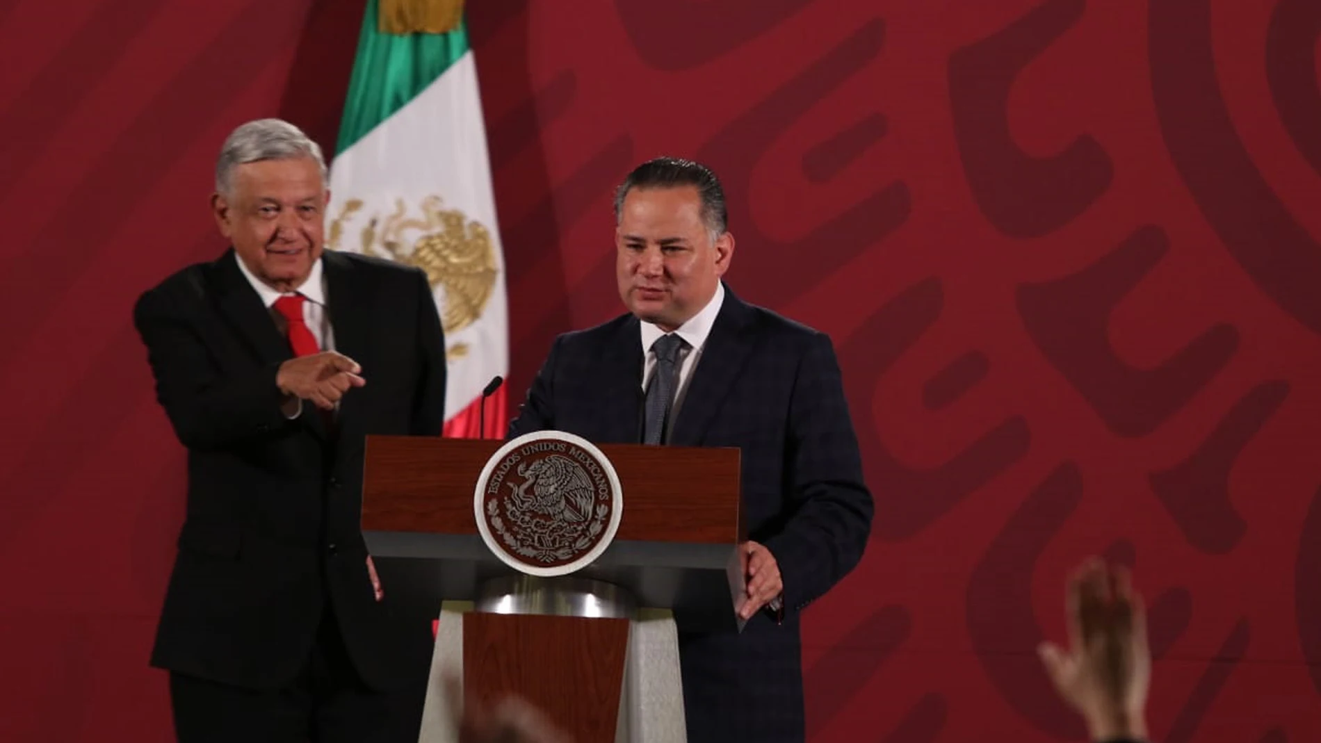 El presidente de México, Andrés Manuel López Obrador, y el jefe de la Unidad de Inteligencia Financiera (UIF) , Santiago Nieto.22/09/2020