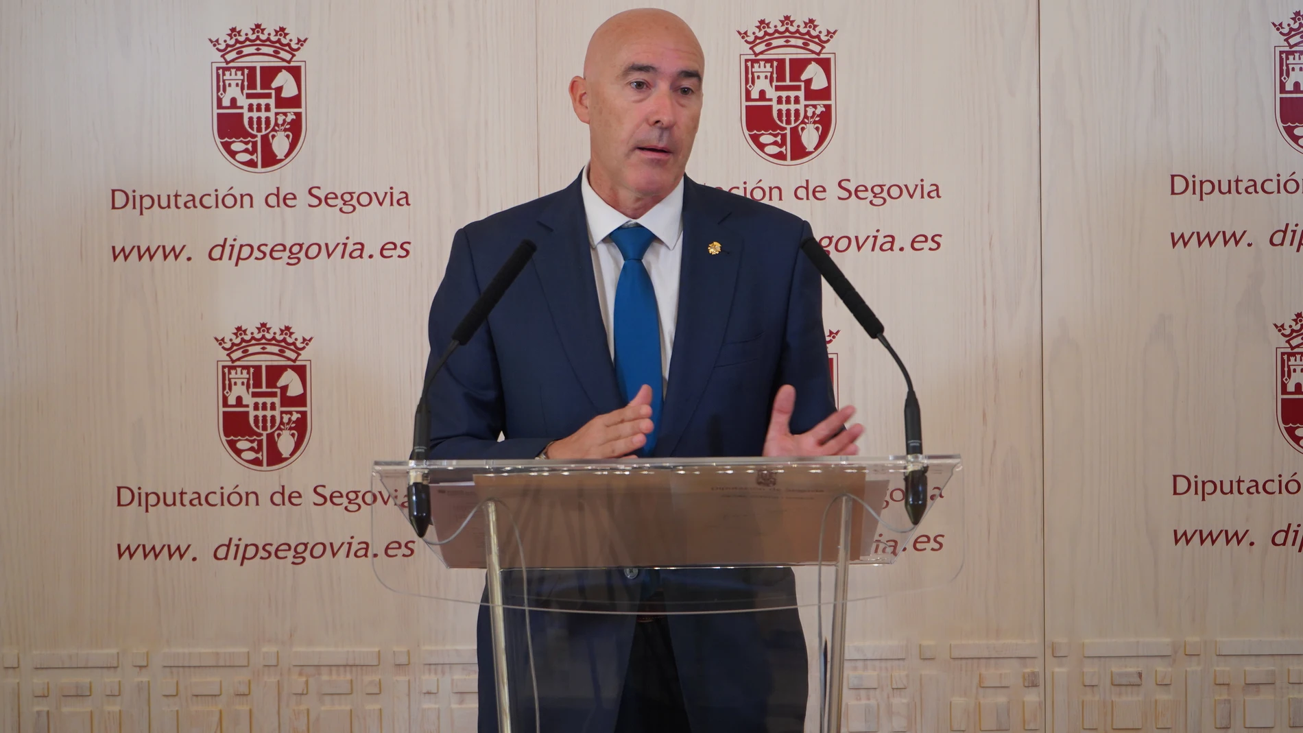 El diputado de Deportes, Óscar Moral, informa de los módulos deportivos que empezarán el 1 de octubre en la provincia
