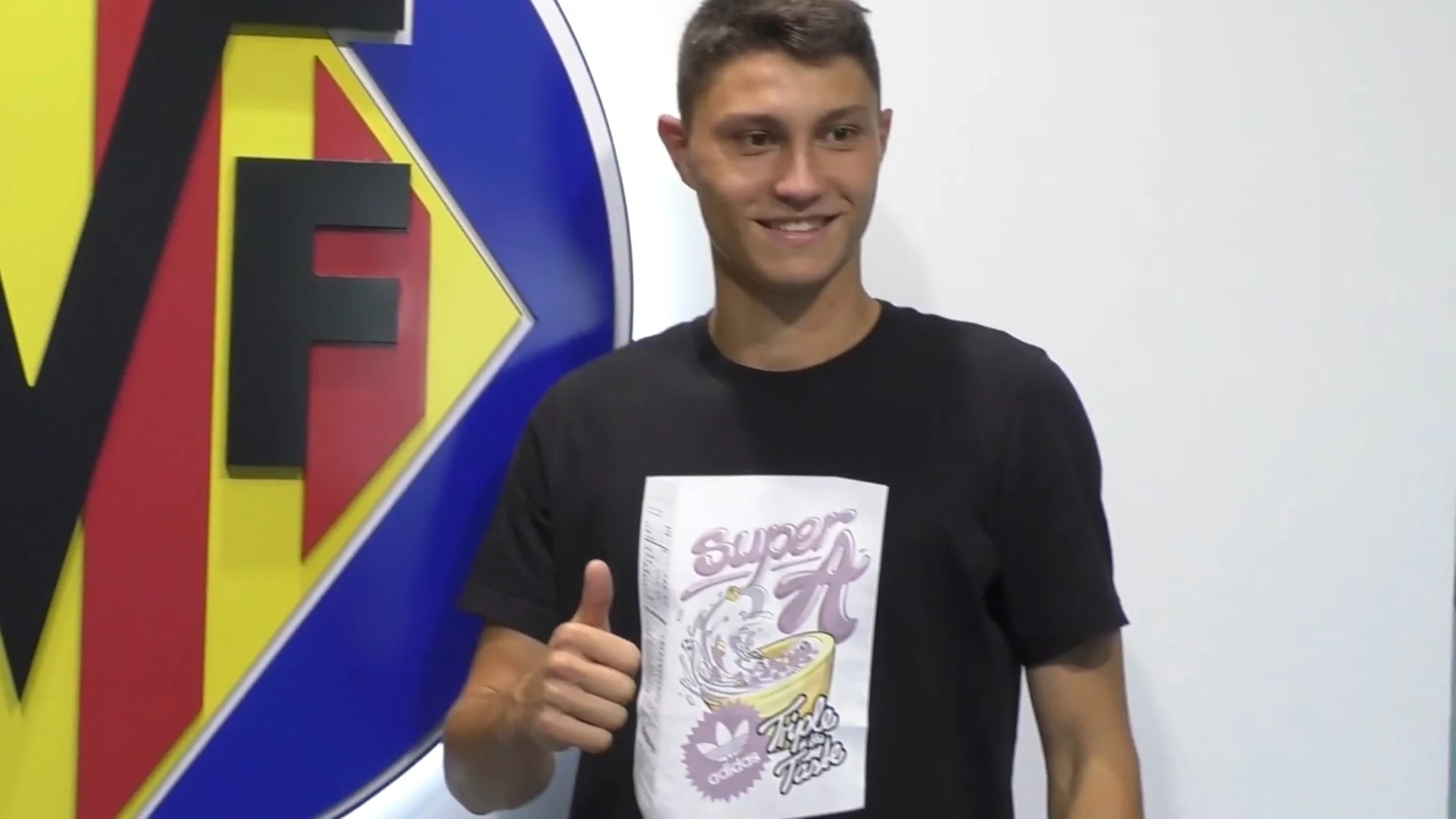 Jorge Cuenca en su presentación con el Villarreal.