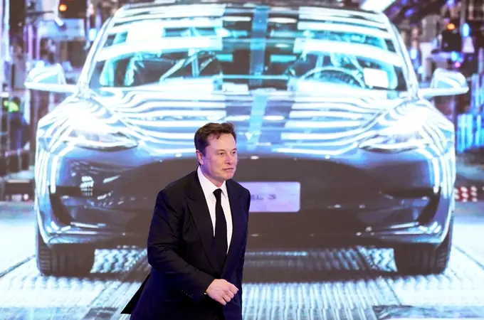 ¿Amante de Tesla? La firma ya prepara una subscripción mensual para su conducción (casi) autónoma
