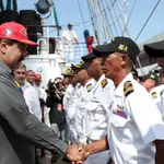 Maduro saluda a oficiales del buque venezolano Simón Bolívar