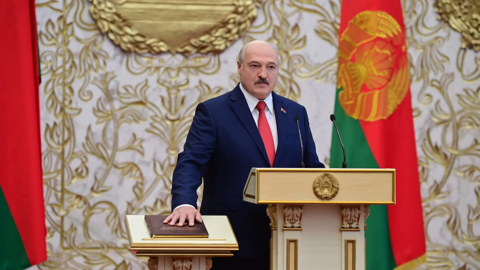 Lukashenko toma posesión como presidente de Bieolurrusia a pesar de las manifestaciones por el pucherazo electoral