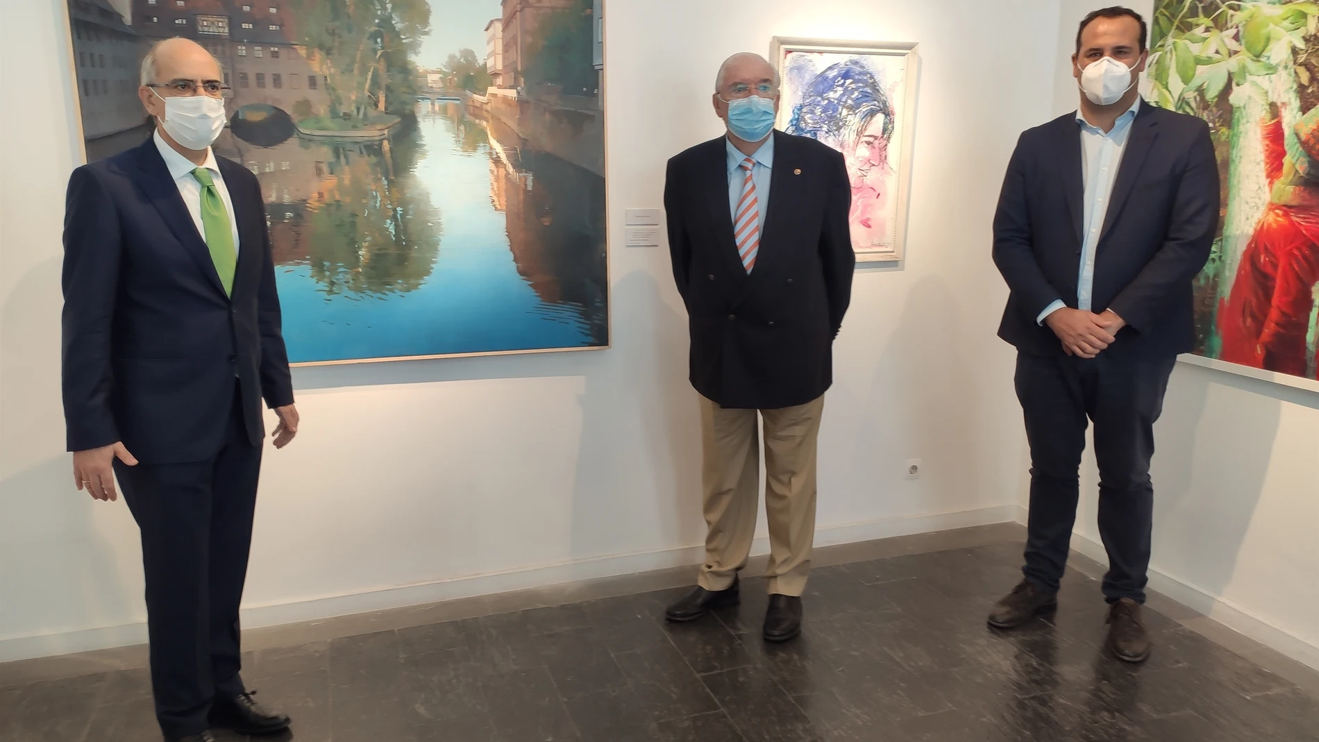 Inaiguración de una exposición en La Salina con la presencia del presidente de la Diputación, Javier Iglesias