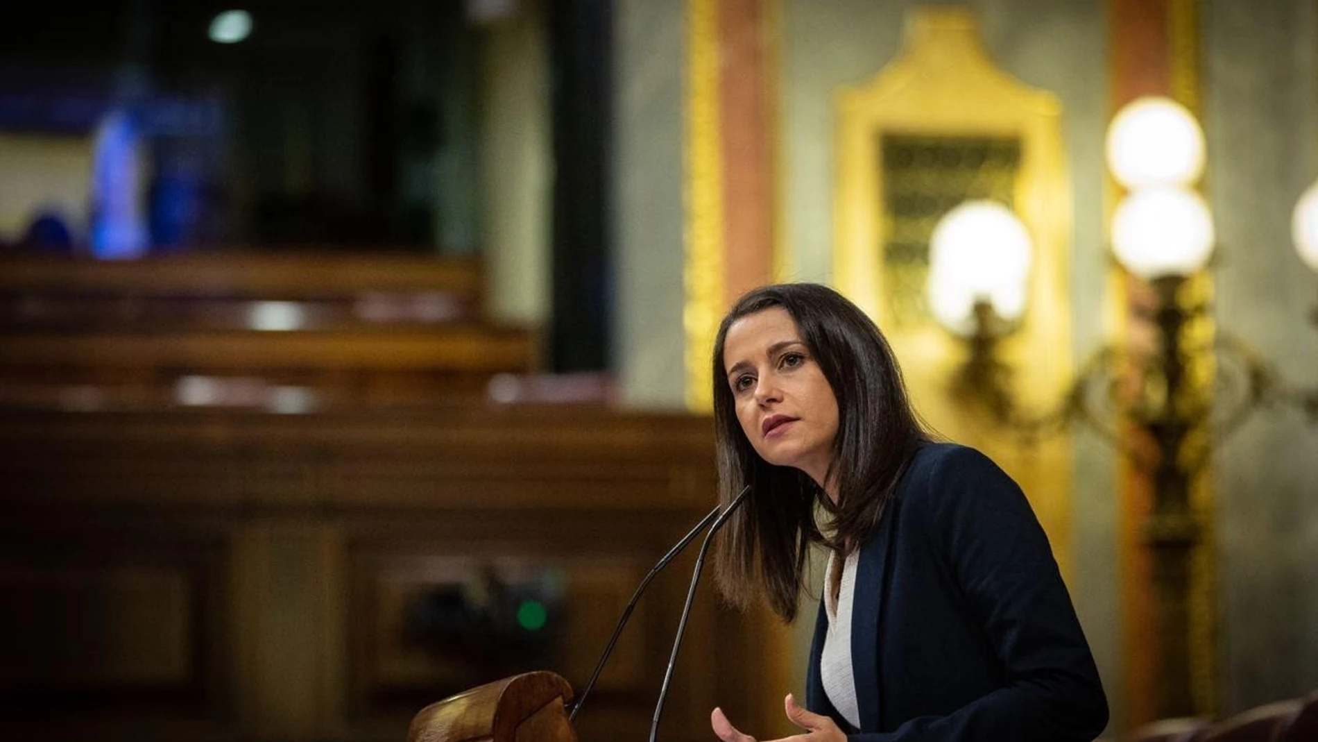 La presidenta de Ciudadanos, Inés Arrimadas, en la tribuna del Congreso de los Diputados.