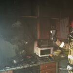 Bomberos extinguen un incendio declarado en la cocina de una vivienda de CeutíCEIS REGIÓN DE MURCIA23/09/2020