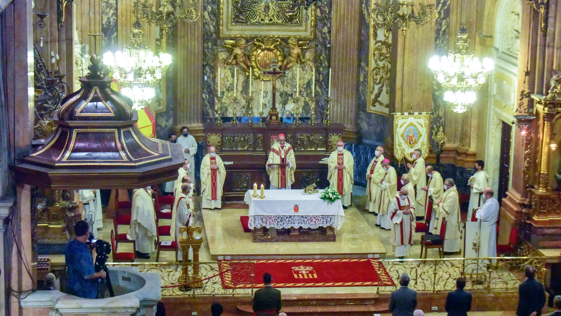 El cardenal Juan José Omella oficia la celebración de la misa solemne con motivo de la festividad de la Mare de Déu de la Mercè. David Oller / Europa Press