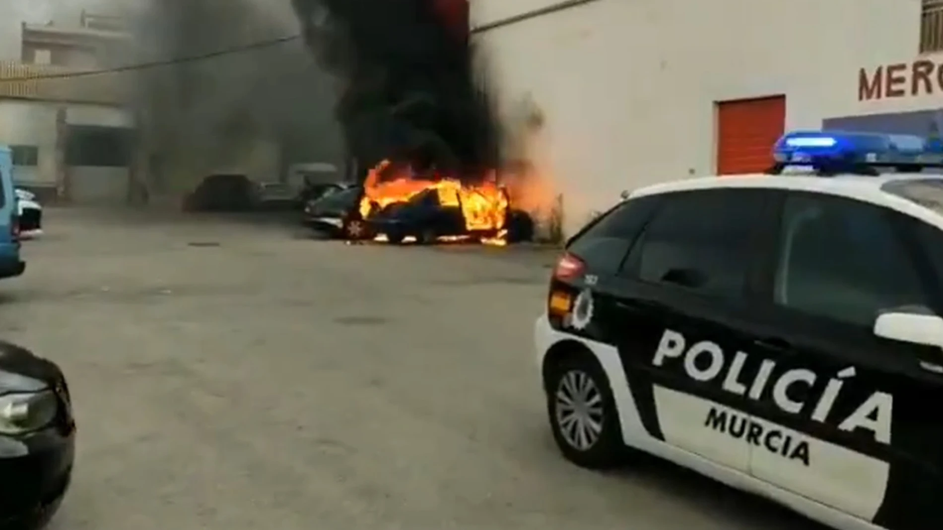 Arden tres vehículos estacionados junto a un supermercado en la pedanía murciana de El PalmarPOLICÍA LOCAL DE MURCIA24/09/2020