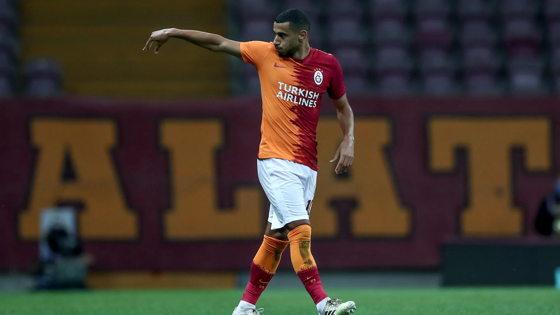 Younes Belhanda, despedido por el Galatasaray