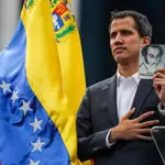 Juan Guaidó en el momento en que asume la presidencia interina de Venezuela, el 23 de enero del 2019, en Caracas.