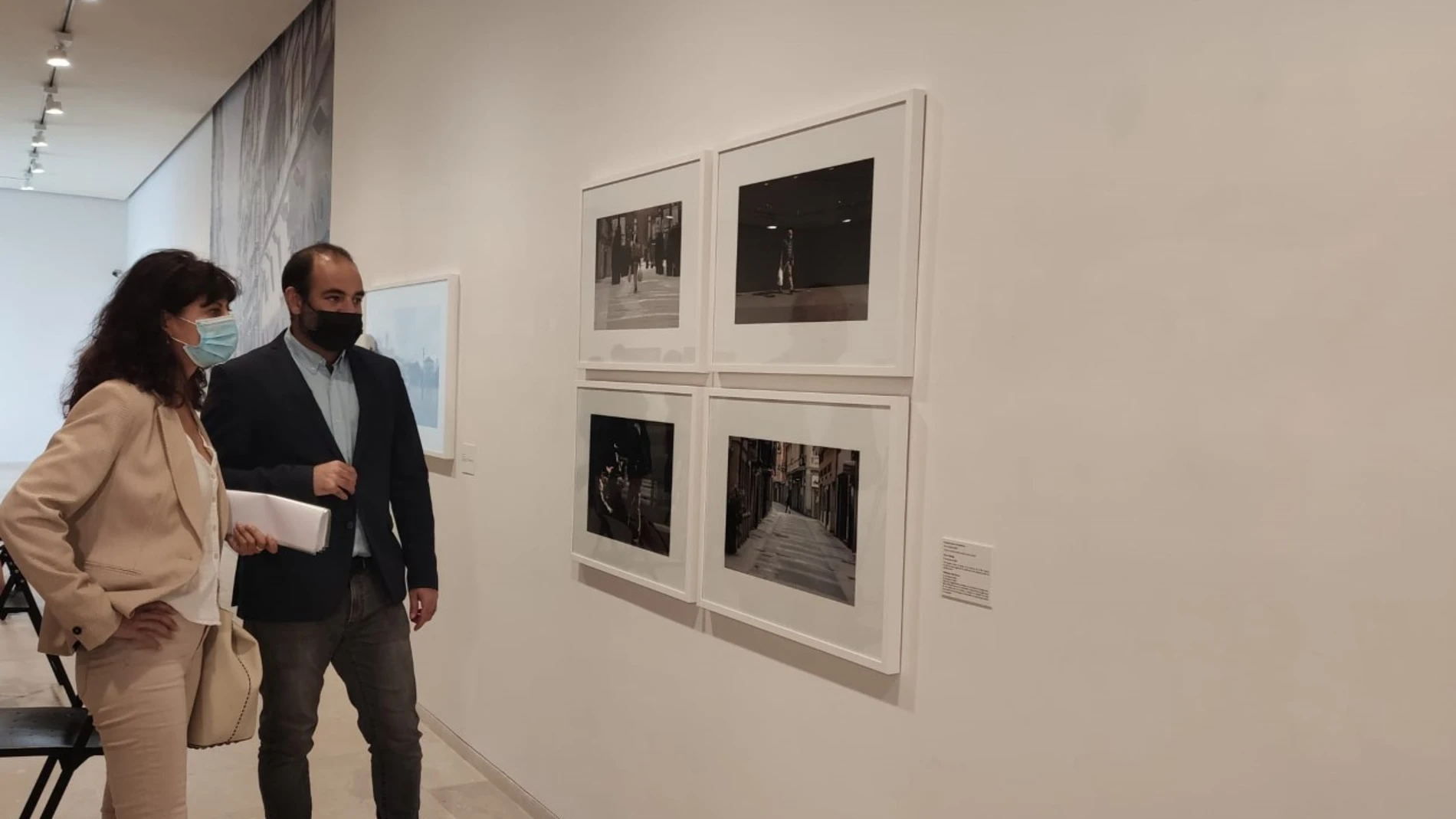 La concejala Ana Redondo y Javier Hontoria presentan la exposición