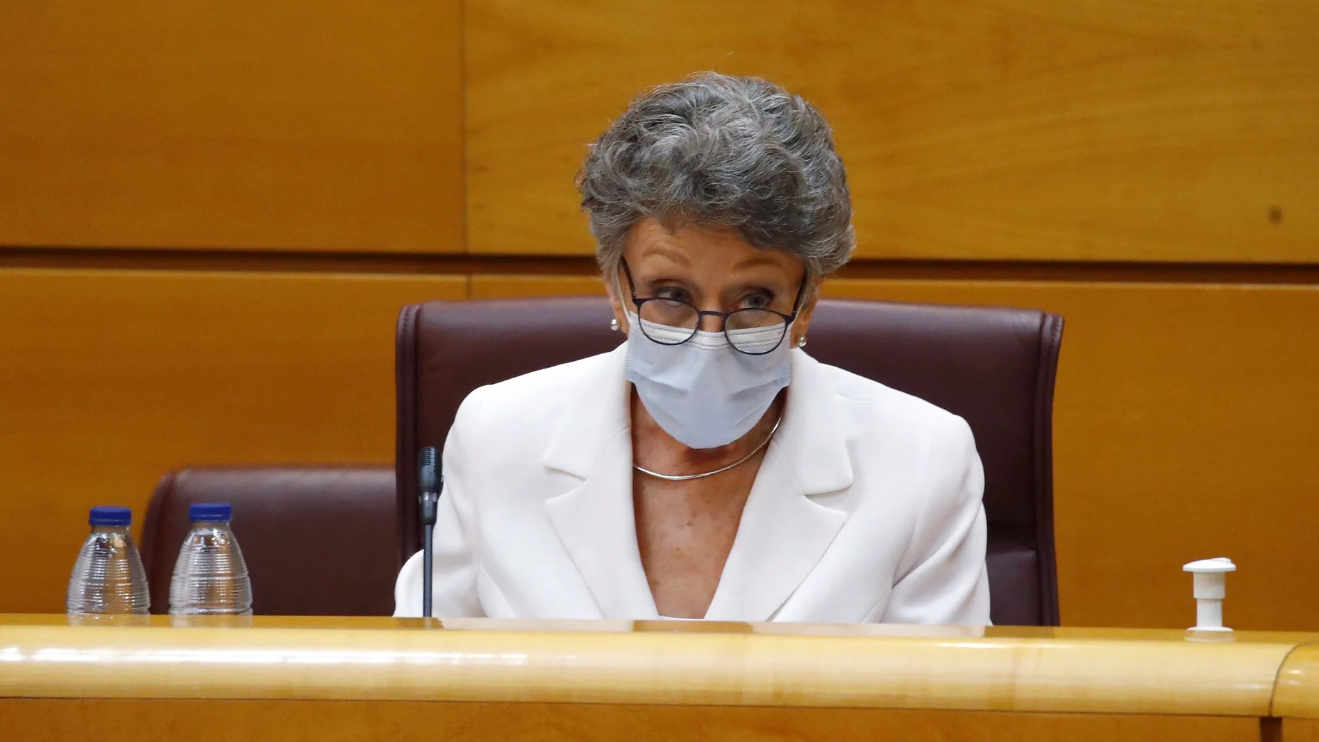 La administradora provisional de RTVE, Rosa María Mateo, al inicio de su comparecencia ante la Comisión Mixta de Control Parlamentario